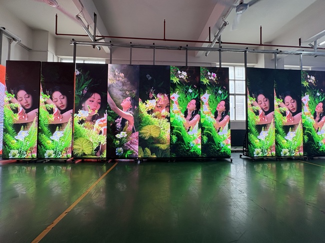 P2.5 LED海報(bào)屏