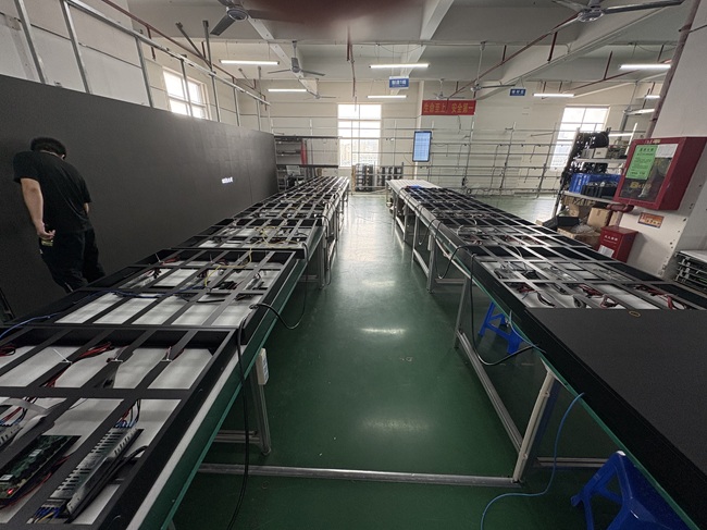 室內(nèi)P4 LED顯示屏：磁吸簡(jiǎn)易箱體車間組裝